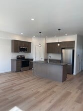 Building Photo - 1502 SE Landen Dr Building Photo - 1502 SE Landen Dr