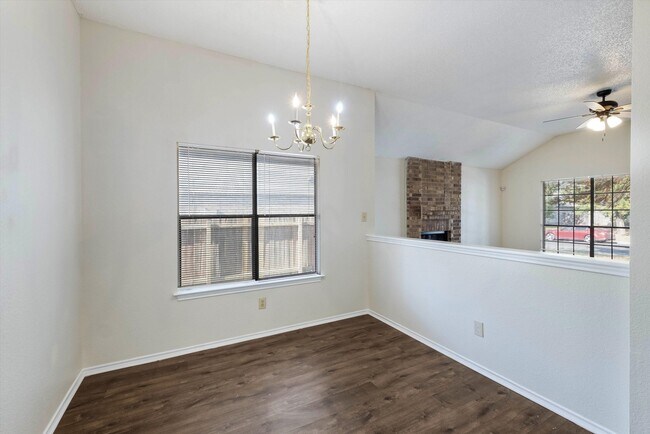 Foto del edificio - 6822 Quail Lake Dr