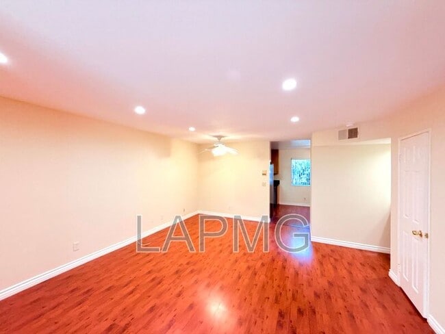 Building Photo - 12251 Moorpark St