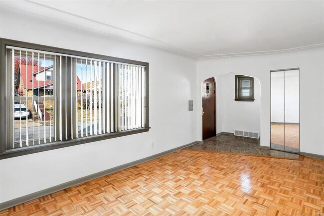 Foto del edificio - 6304 Bradley Ave