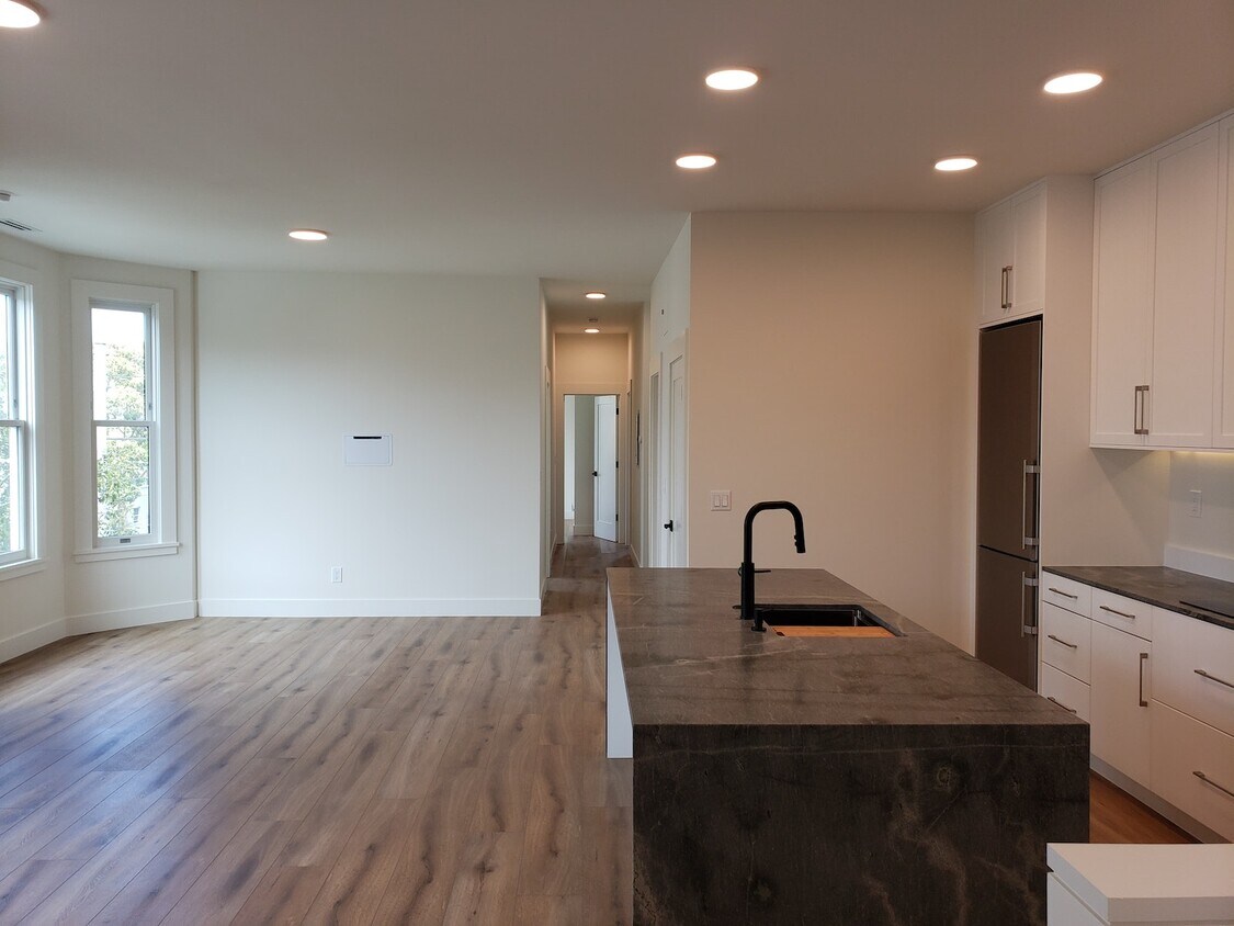 Building Photo - 2030 Carl Street, Unit 2