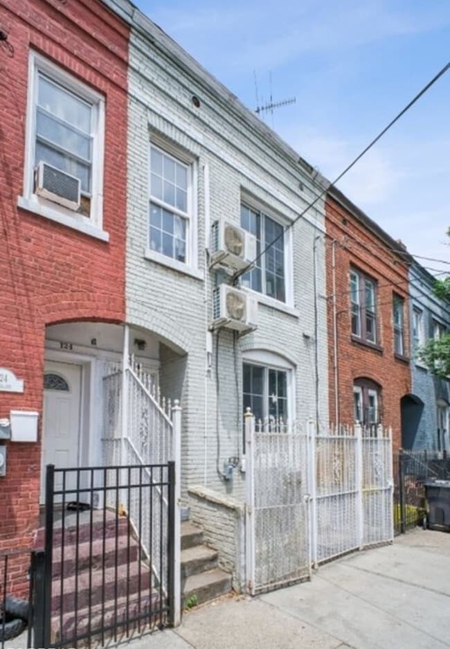 Building Photo - 126 Highland Ave