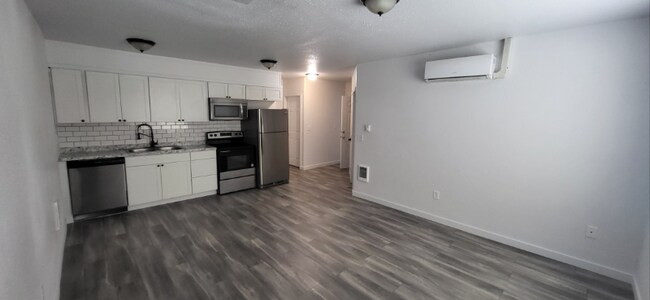 Building Photo - 318 N Tower Ave