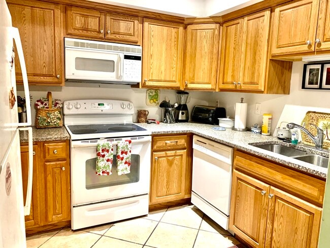 Building Photo - 1519 Pelican Point Dr