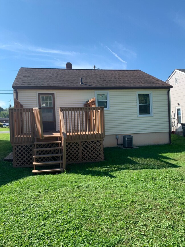 Foto del edificio - 228 E Madison Ave