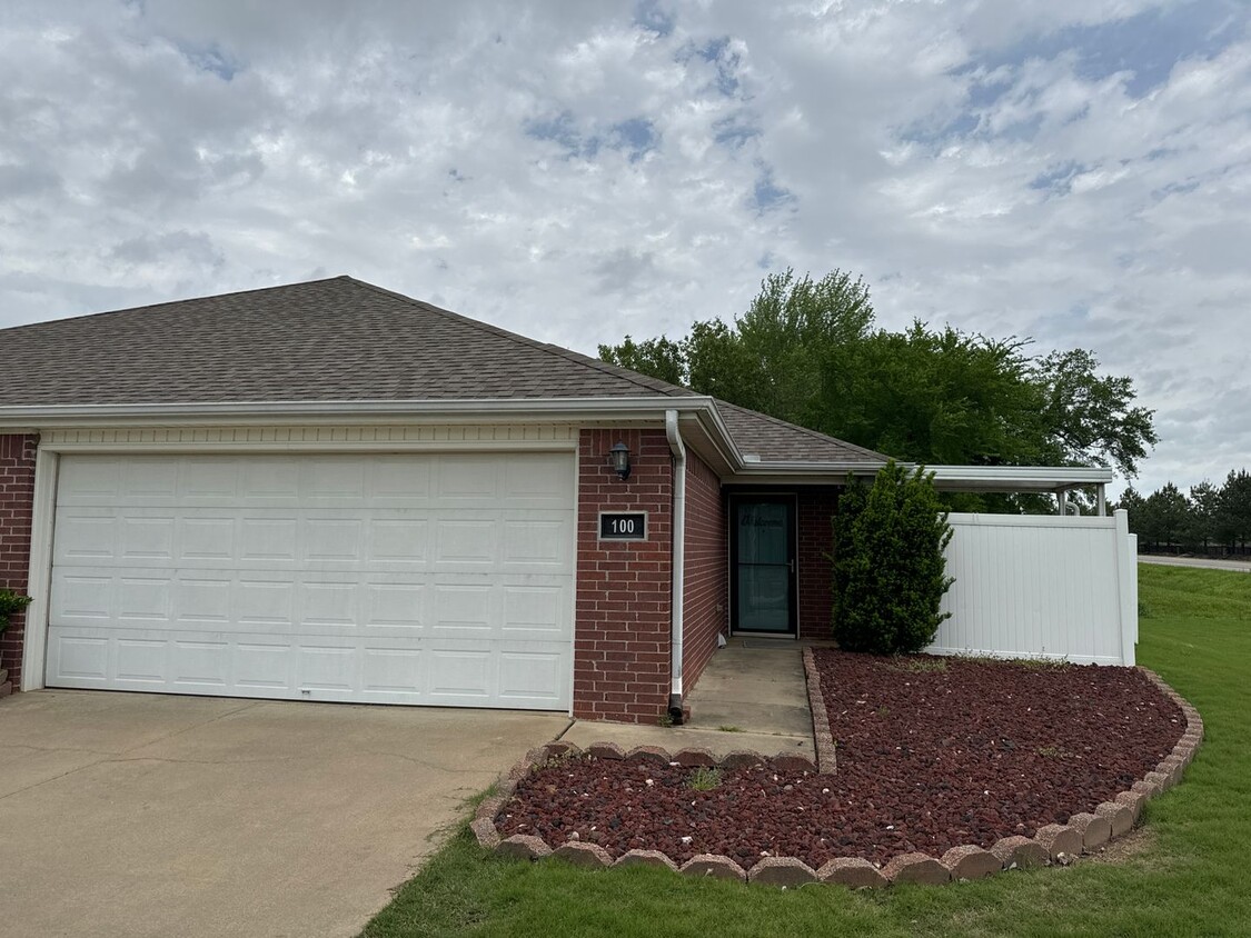 Primary Photo - BARLING SOUTH H DUPLEX