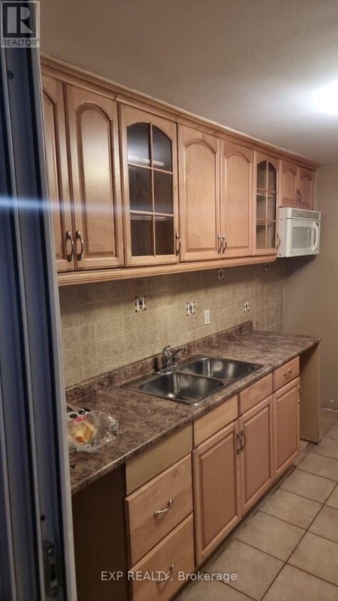Photo principale - 841 Runnymede Rd
