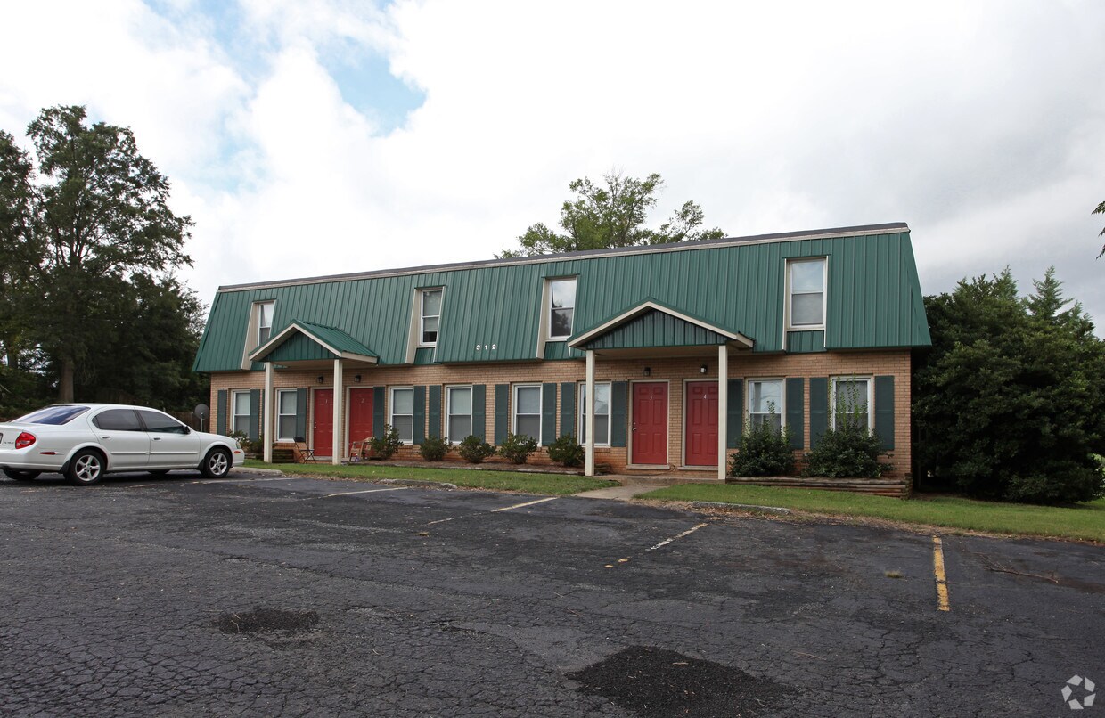 Foto del edificio - 310-312 W Catawba Ave