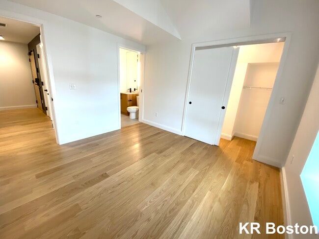 Building Photo - 23 Gardner St