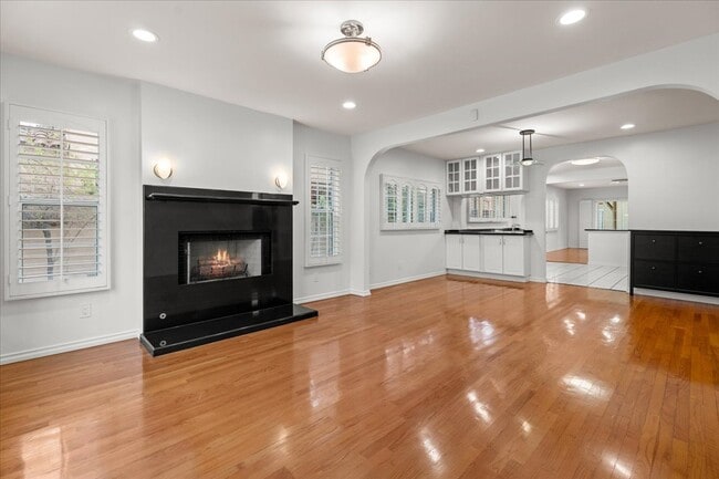 Building Photo - 2126 Selby Ave