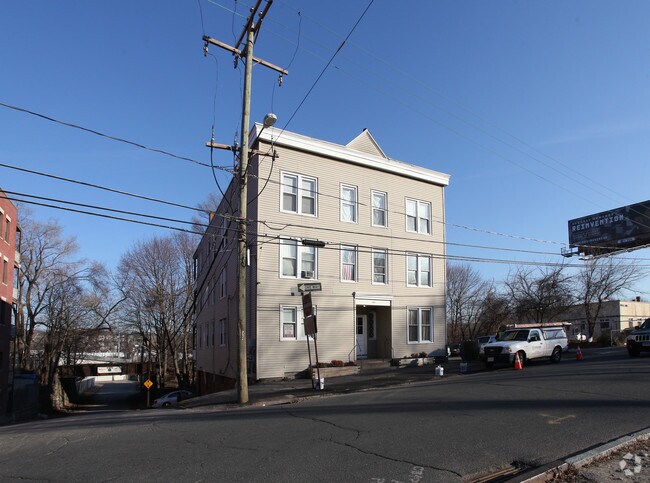 Building Photo - 203 S Leonard St