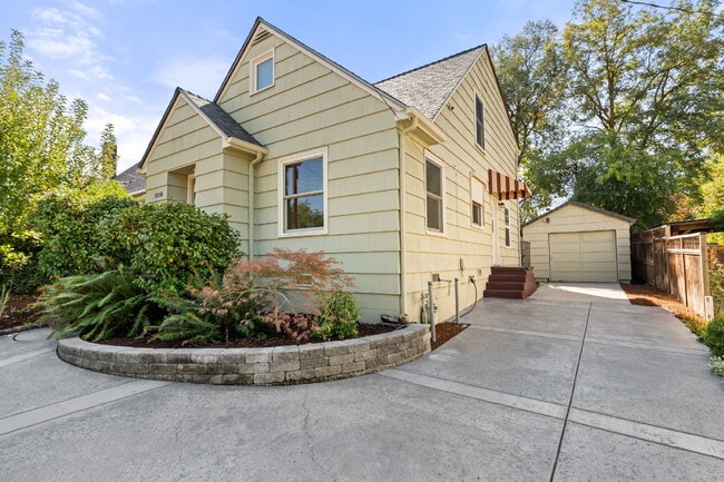Building Photo - 1114 Reddy Ave