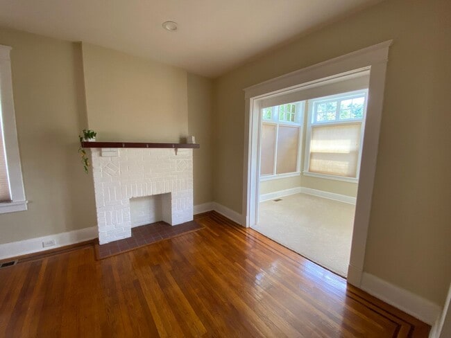 Building Photo - Charming 3 Bedroom/1.5 Bathroom Townhome in Waverly, MD with Detached Garage!