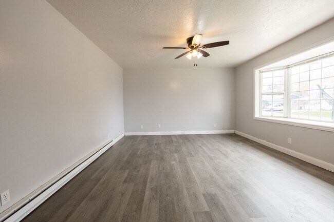 Foto del edificio - 4 BED 2 BATH HOME WITH BONUS ROOM IN IDAHO FALLS