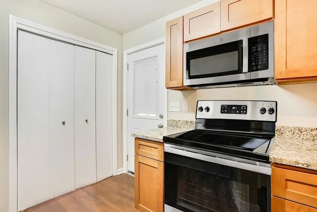 Building Photo - 2285 Headland Dr