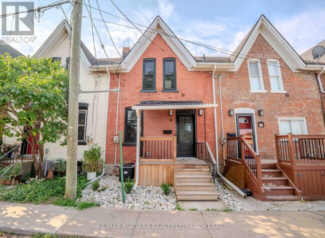 Building Photo - 6 Almond St