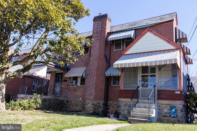 Building Photo - 823 Duncan Ave