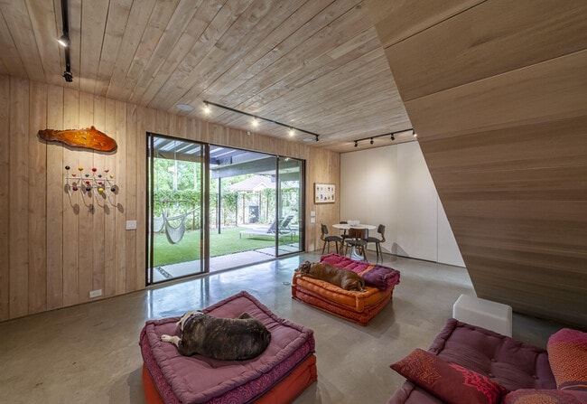 Building Photo - 104 N Adams Ave