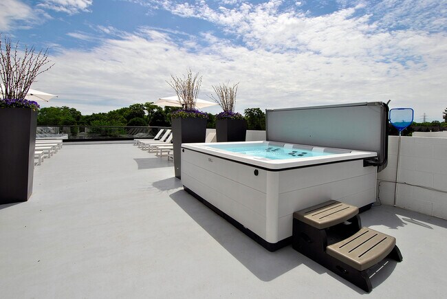 Jacuzzi y terraza - The Harrison