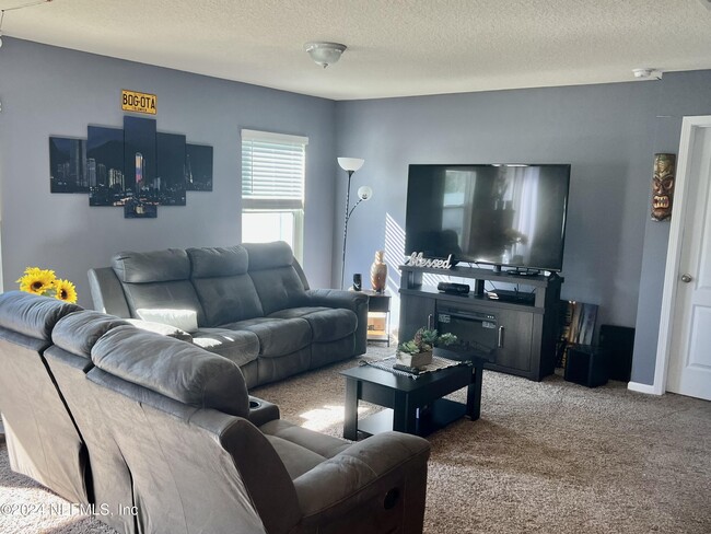 Building Photo - 2518 Beachview Dr
