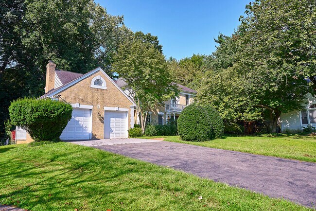 Building Photo - 2 Royal Dominion Ct