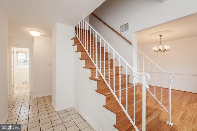 Building Photo - 9480 Shouse Dr