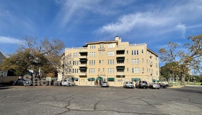 Building Photo - 2068 Walton Wy