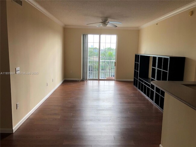 Photo - 1900 Van Buren St Apartment