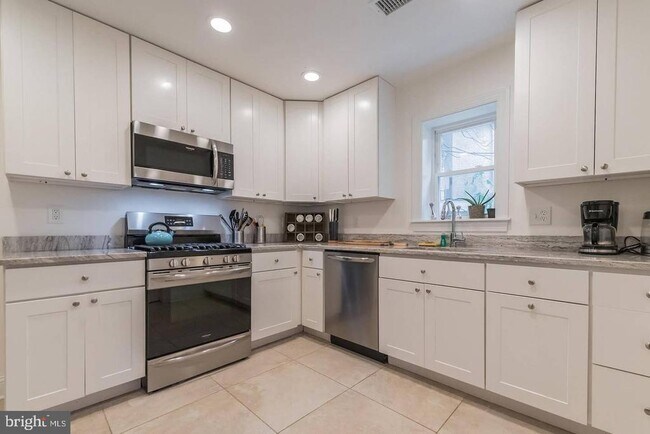Foto del edificio - 2439 Grays Ferry Ave