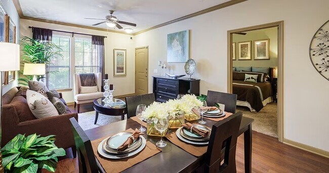 Building Photo - Spacious Living with Urban Convenience!