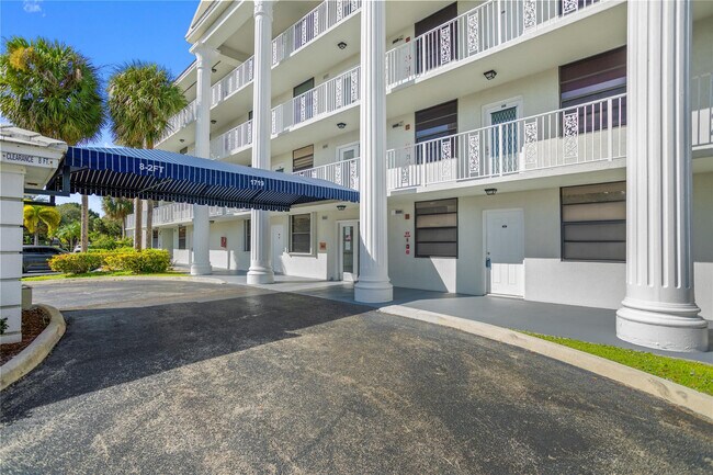 Building Photo - 1719 Whitehall Dr