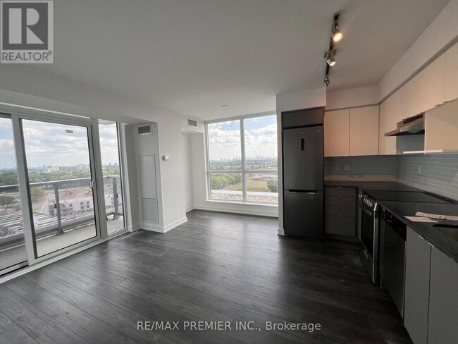 Building Photo - 120-1120 Varna Dr
