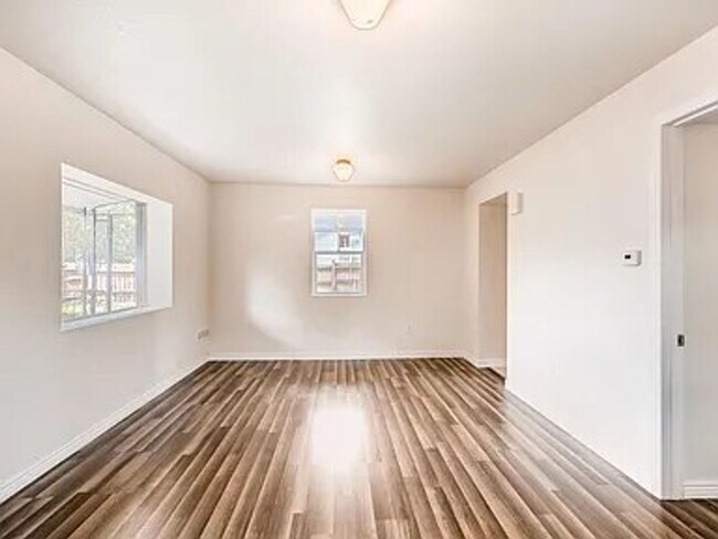 Foto del edificio - 2 Bed 1 Bath House Available Now