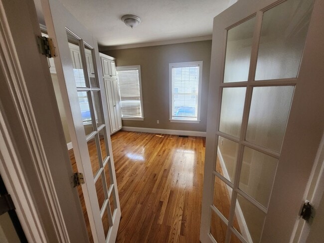 Building Photo - Bi Level Rehabbed 2 Bd 2 Bath With Laundry...