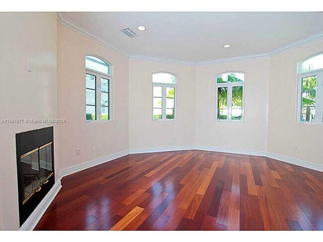 Building Photo - 10170 SW 75th Pl