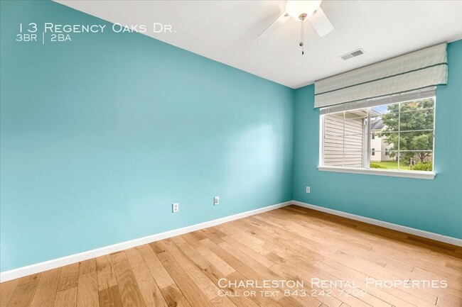 Foto del edificio - 13 Regency Oaks Dr