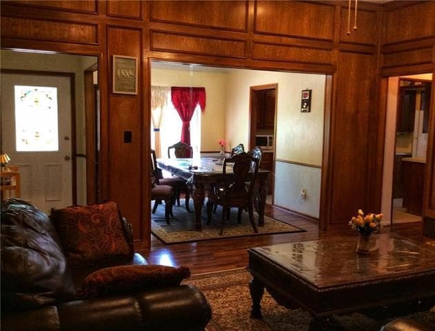 Foto del edificio - 8679 Woodstream Dr