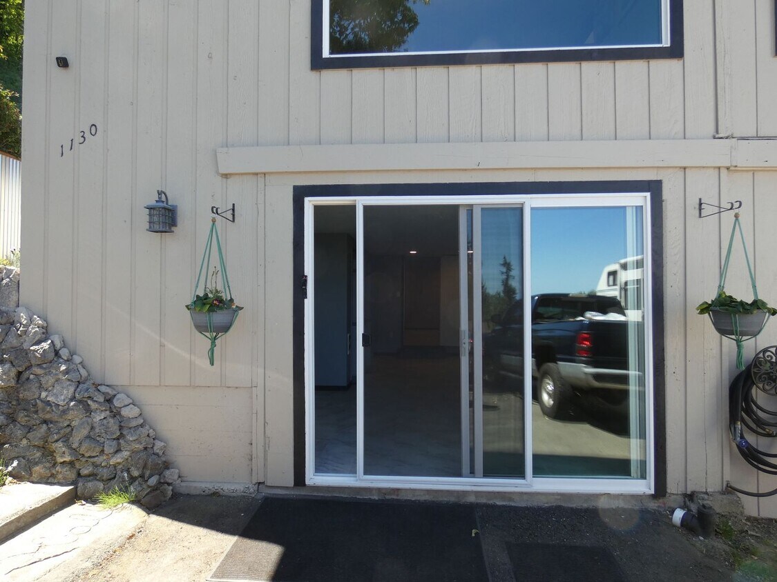 Foto principal - 1130 E 7th St