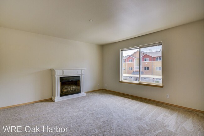 Building Photo - 2 br, 1.5 bath House - 1670 Mulberry B303
