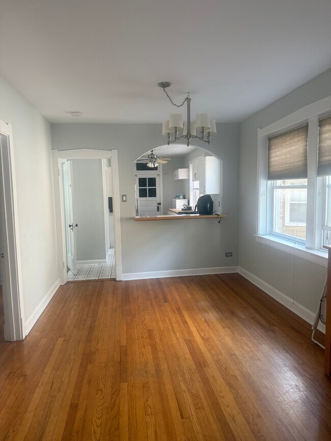 Foto del edificio - 2708 N Marshfield Ave