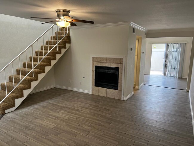 Foto del edificio - 2 Bedroom Remodeled Townhome with Patio/Ya...