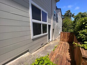 Building Photo - 154-156A Carlotta Cir