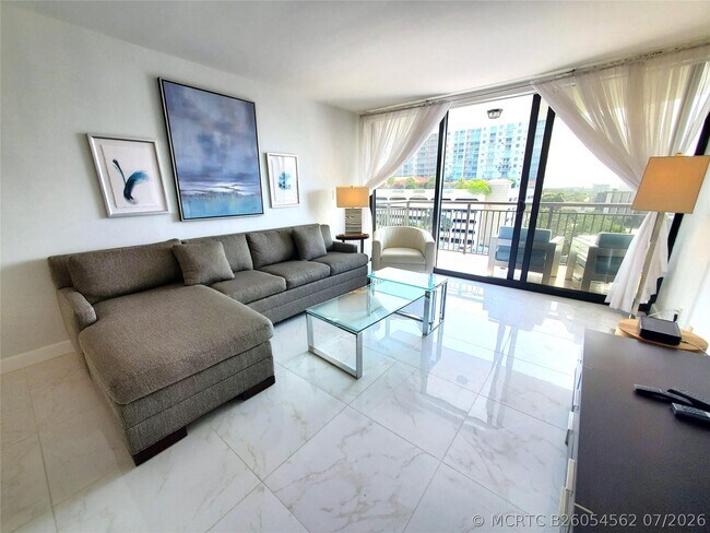 Foto del edificio - 3031 N Ocean Blvd