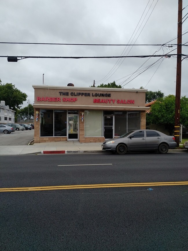 Building Photo - 9509-9511 Flower St