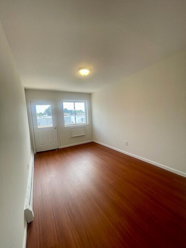 Foto del edificio - 7126 66th Rd