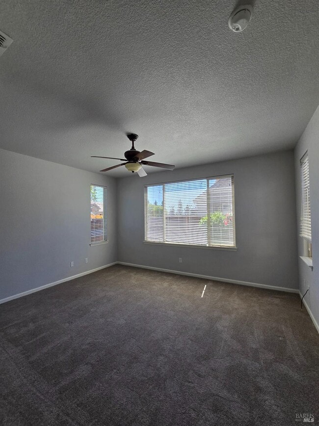 Building Photo - 548 White Pine St