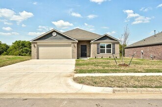 Building Photo - 755 Foxtail Dr