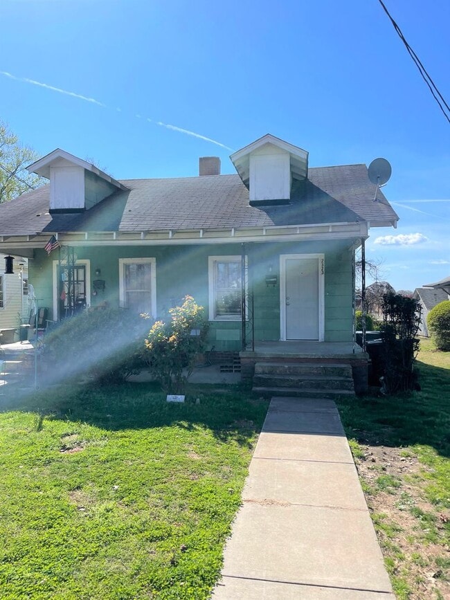 Foto del edificio - Updated 1 Bedroom Duplex  On Spring Garden...