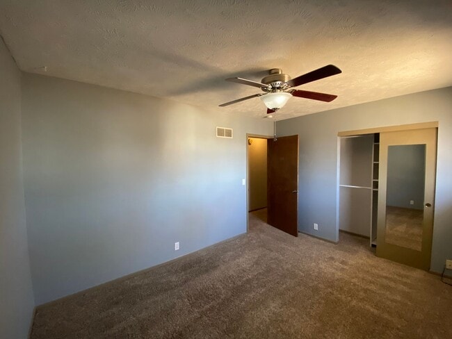 Building Photo - Beautiful 3 Bedroom Split entry in Gretna