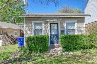 Building Photo - 460 College
